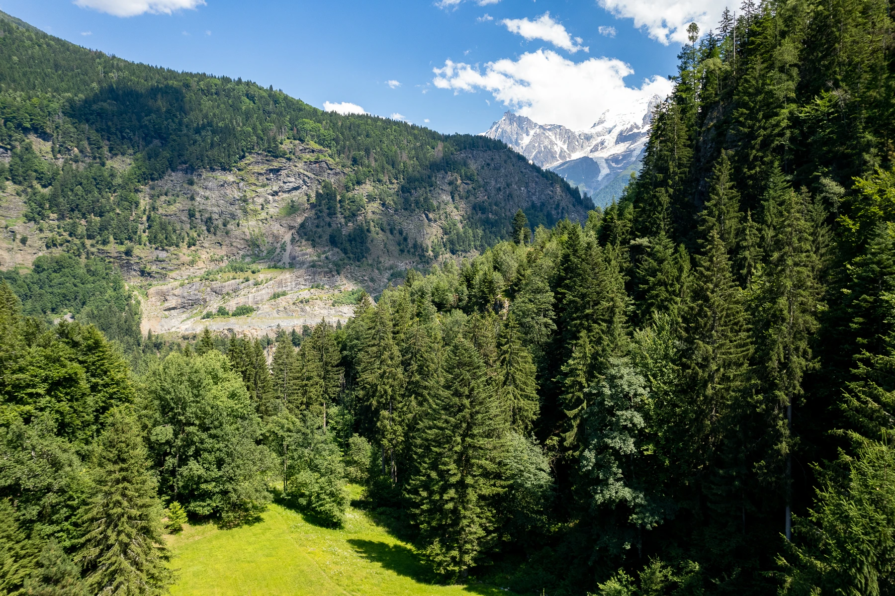 Photo de la montagne face à la maison